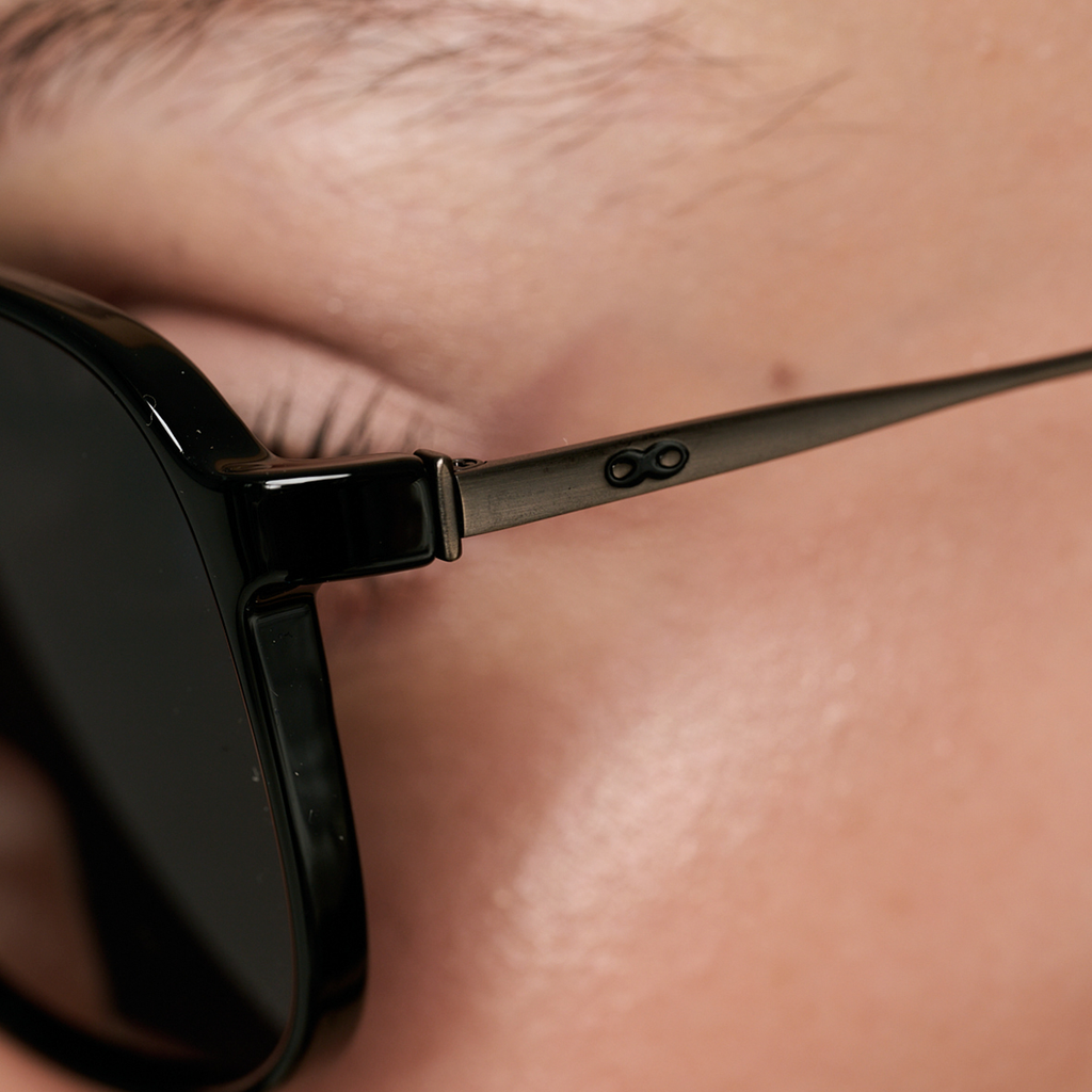 Caravan Negro Brillo Lente Gris Polarizado