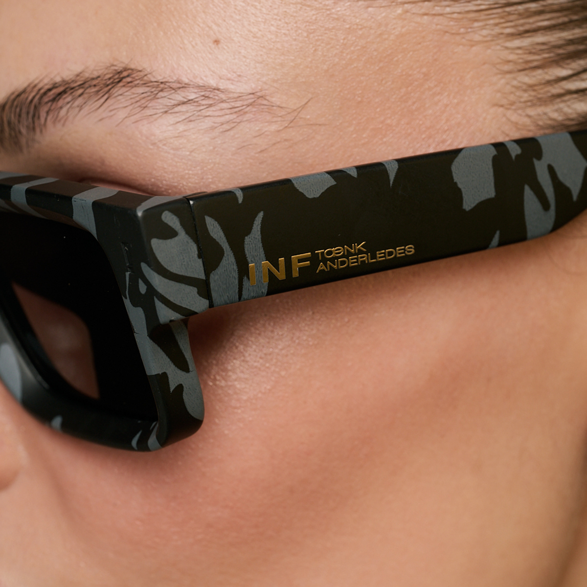 Exclamation Gris Camouflage Lente Gris